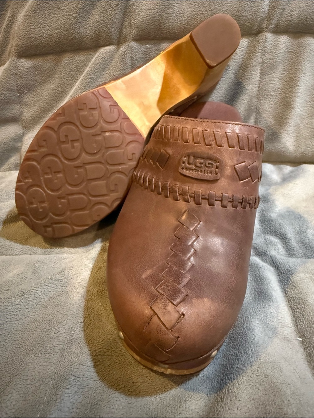 UGG Brown Leather Vivika Studded Clogs w/ wood Heel Sheepskin Lined Forefoot 6